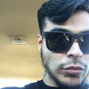 Meet your Posher, Moises